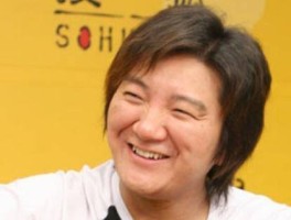 原创靠一首歌暴富春晚假唱名声扫地被骗破产仍开劳斯莱斯！