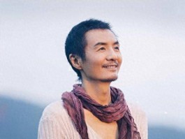 朴树近况曝光！52岁身材消瘦头发能扎辫子一直在北京租房住